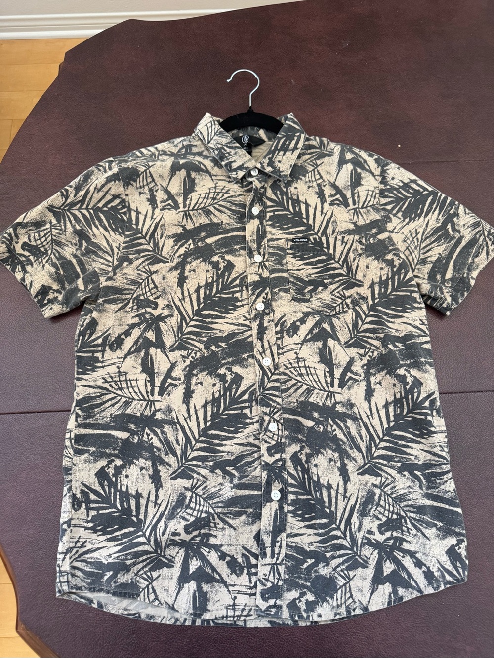 Volcom Button-Up Shirt in Beige with Black Leaf Print size S